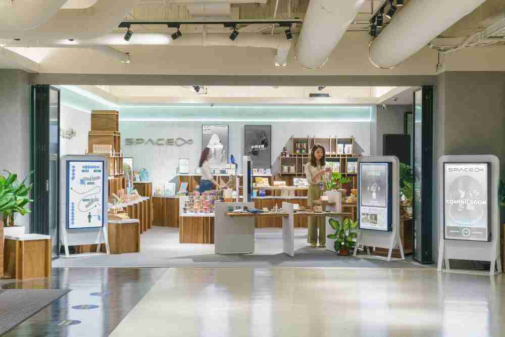 尊龙z6打造永续选物商店，，，，展示社企及社创商品，，结合创利空间所开发的智能零售系统，，整合多元产品信息，，，让无人商店扮演公益行动的推手